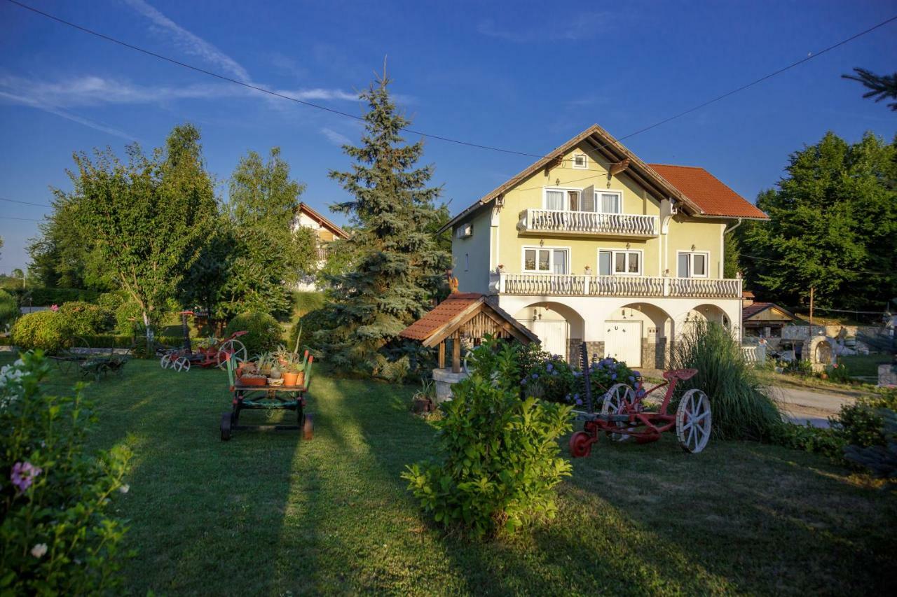 Studio Apartments Eagle Rakovica Buitenkant foto